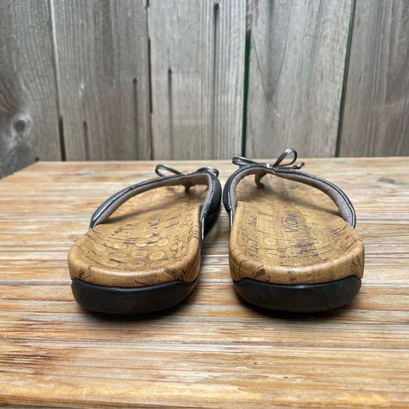 Vionic Bella Metallic Silver Thong Sandal Womens Size 8 - Picture 10 of 16